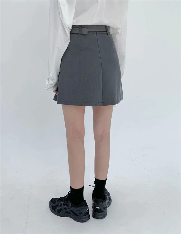 Pleated short skirt