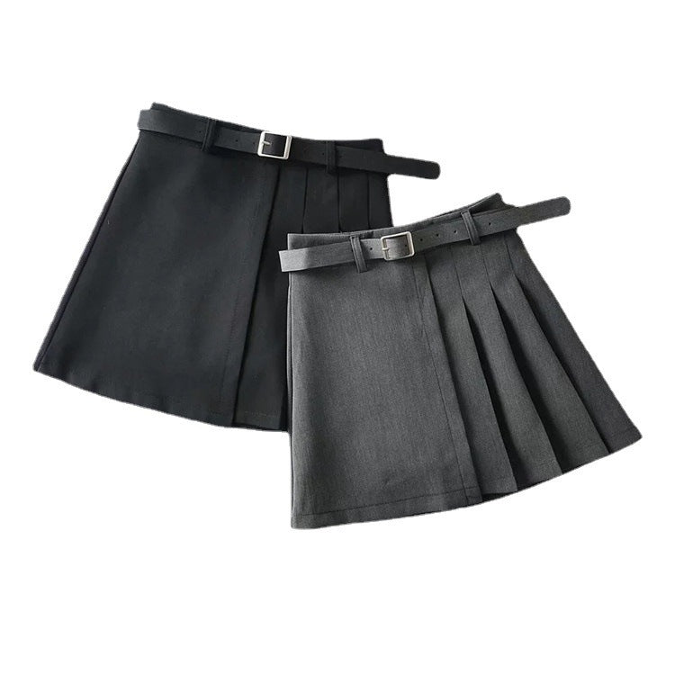 Pleated short skirt