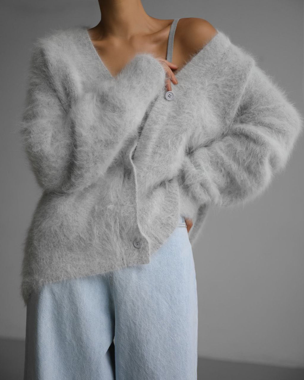 V-neck button fluffy cardigan