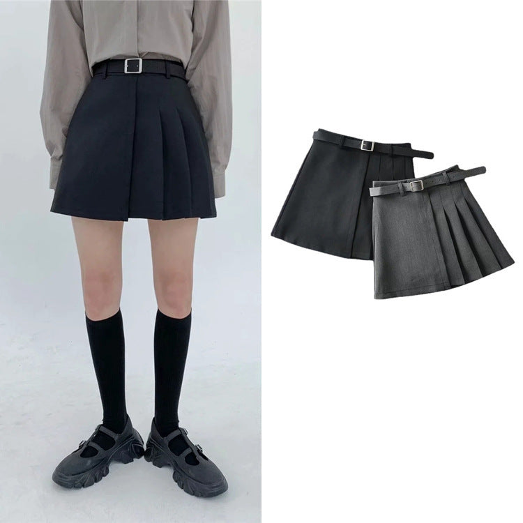 Pleated short skirt